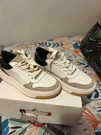 Zapatillas deportivas blancas con detalles animal print - miniatura 1