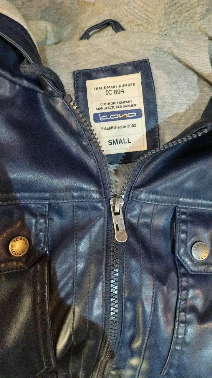 Chaqueta azul de cuero sintético con capucha - 2
