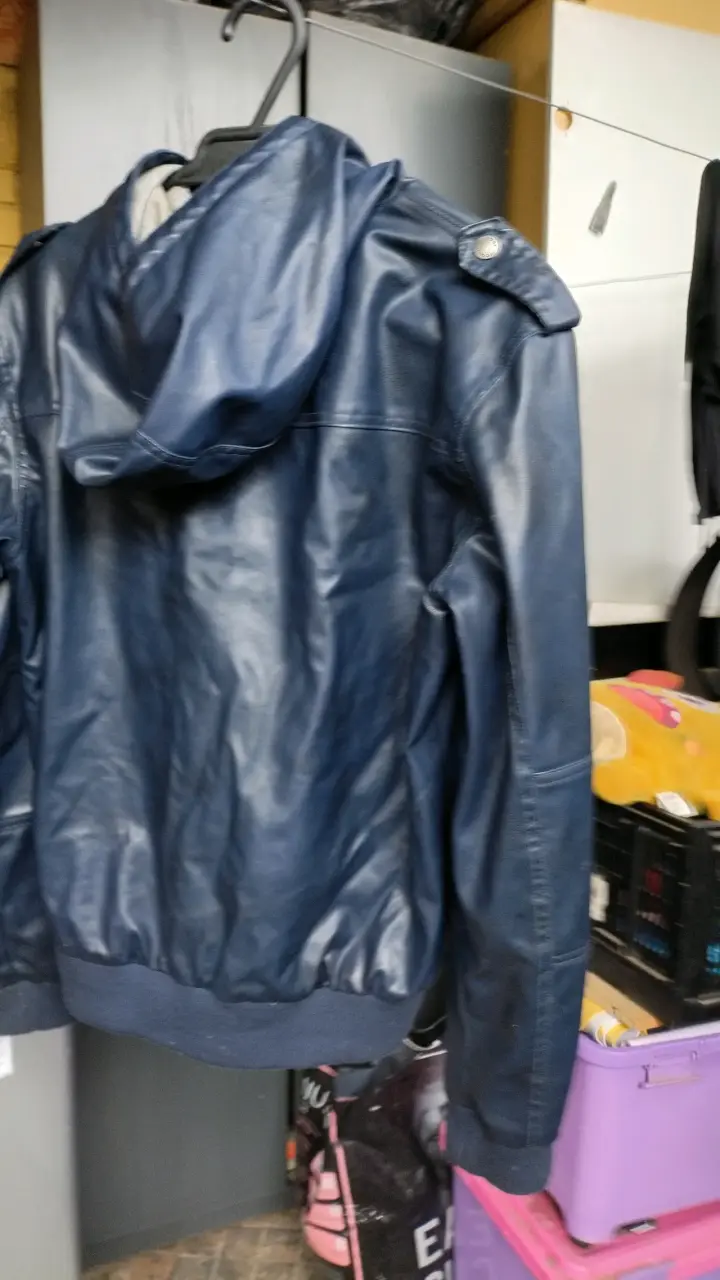 Chaqueta azul de cuero sintético con capucha - 3