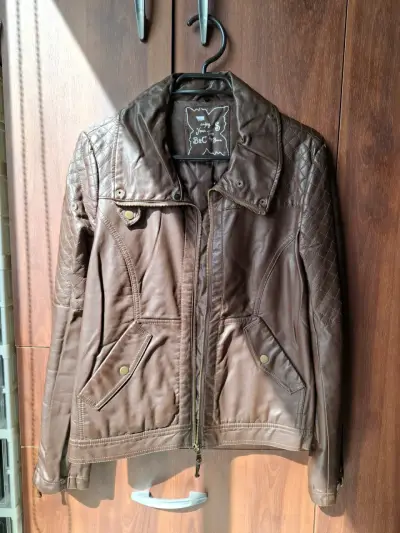 Chaqueta de cuero marrón para mujer - miniatura 1