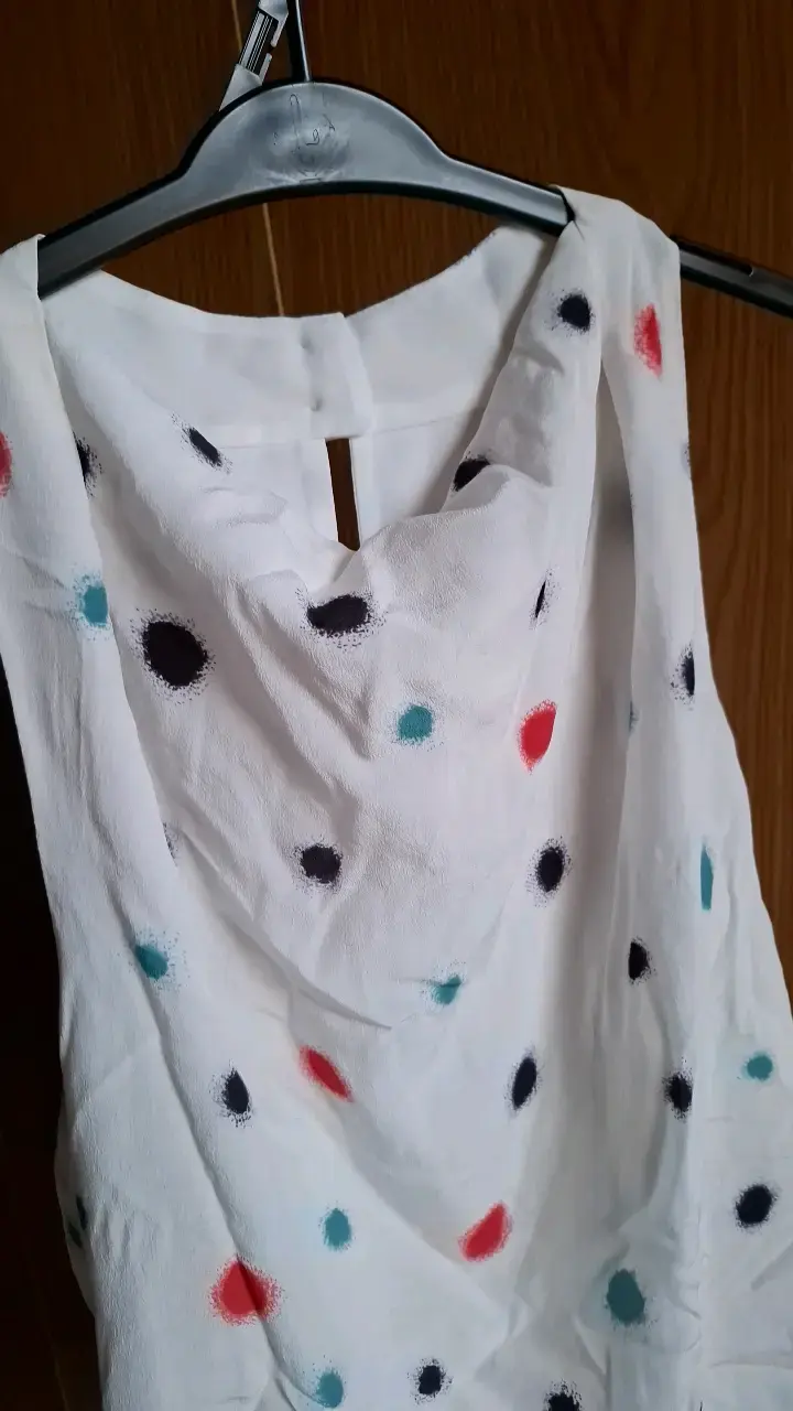 Blusa sin mangas con lunares de colores - 3
