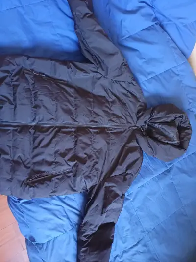 Chaqueta negra impermeable con capucha H&M - miniatura 1