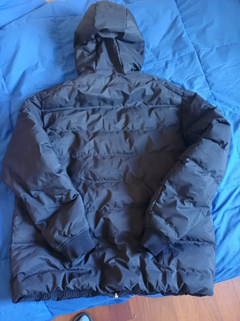Chaqueta negra impermeable con capucha H&M - 2