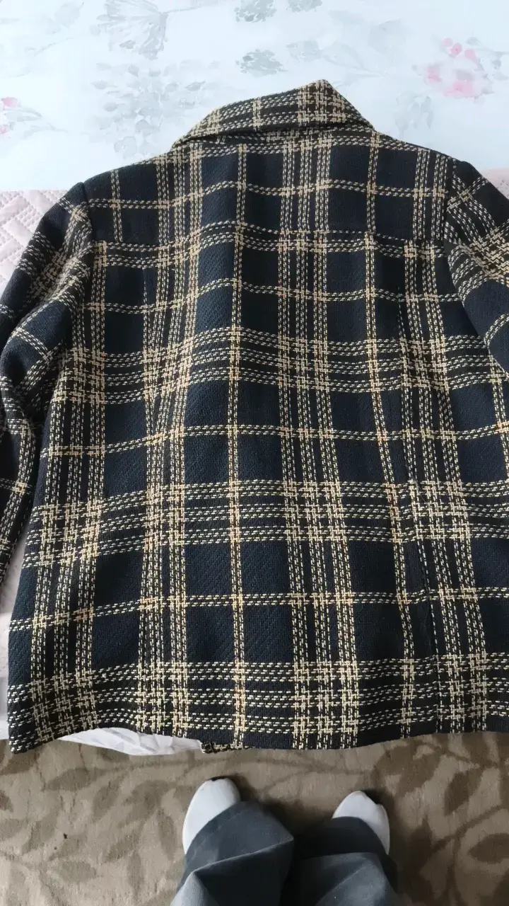 Abrigo de cuadros negro y beige para mujer - 2