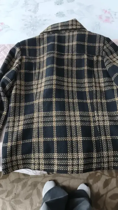 Abrigo de cuadros negro y beige para mujer - miniatura 2