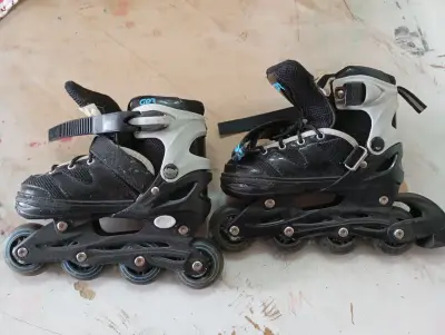 Patines en línea negros con protecciones - miniatura 1