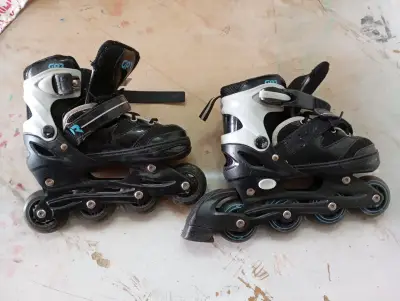 Patines en línea negros con protecciones - miniatura 2