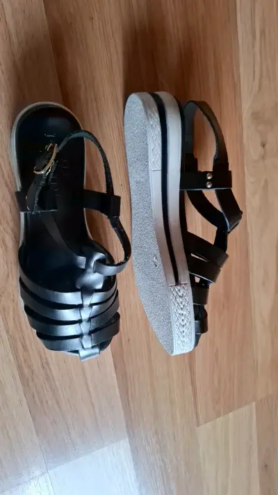 Sandalias negras de cuero para mujer - miniatura 2