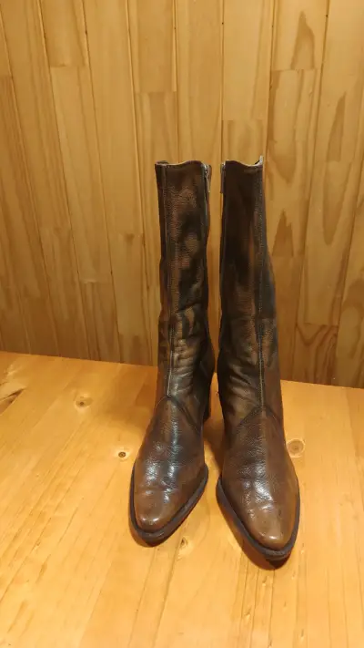 Botas de cuero marrón con tacón medio - miniatura 2