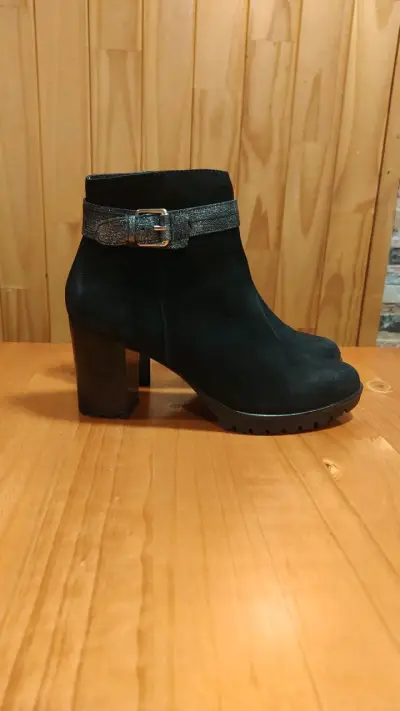 Botines de tacón negro con hebilla decorativa - miniatura 1