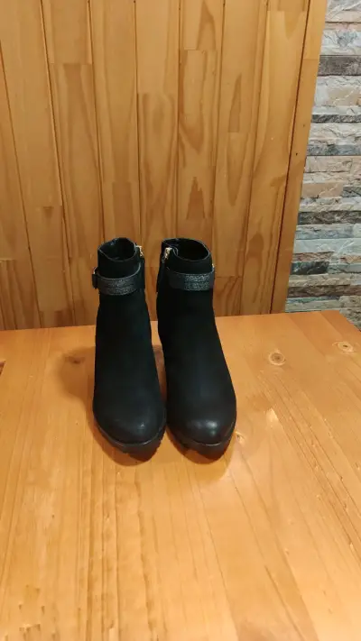 Botines de tacón negro con hebilla decorativa - miniatura 2