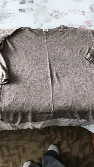 Suéter de hilo gris para mujer - miniatura 1