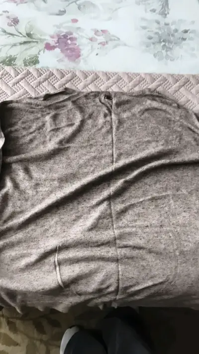 Suéter de hilo gris para mujer - miniatura 2