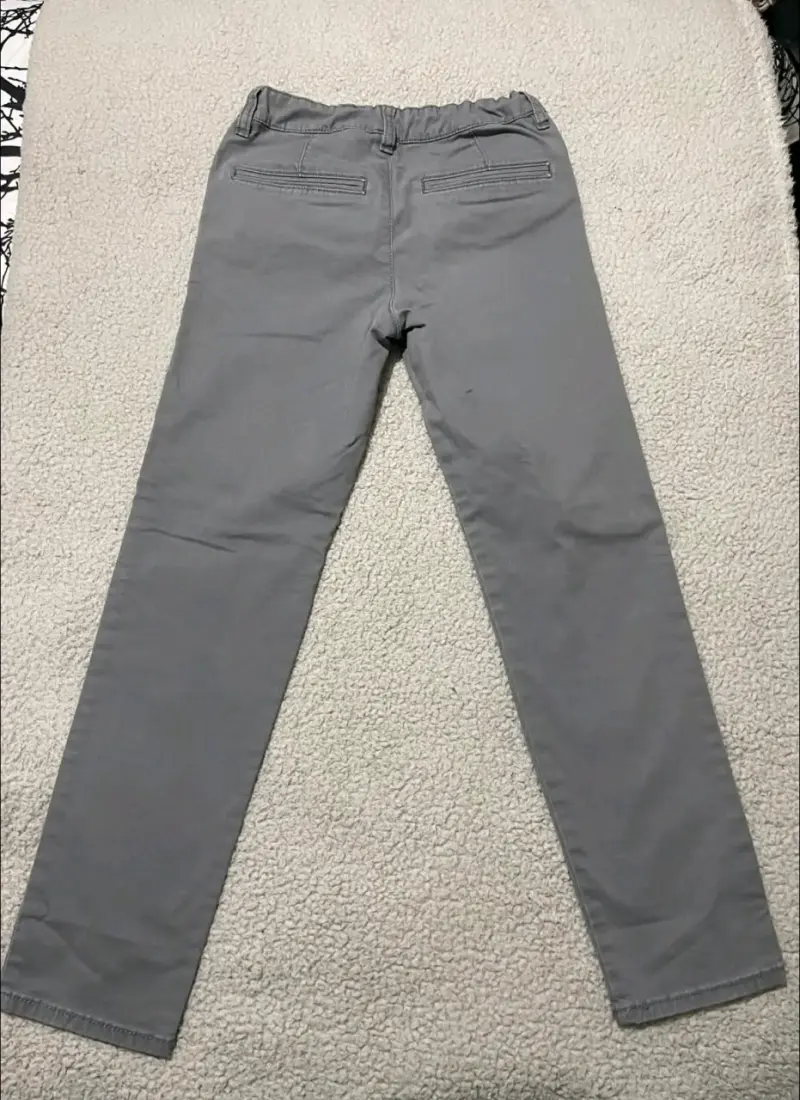 Pantalones grises para niño en buen estado - 2