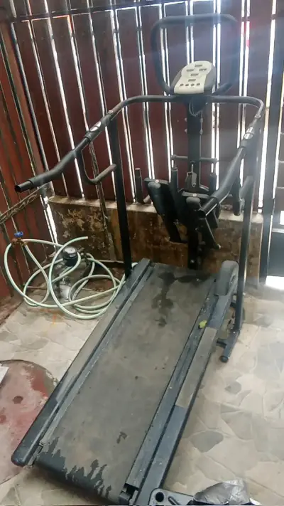 Caminadora eléctrica plegable con monitor - miniatura 1