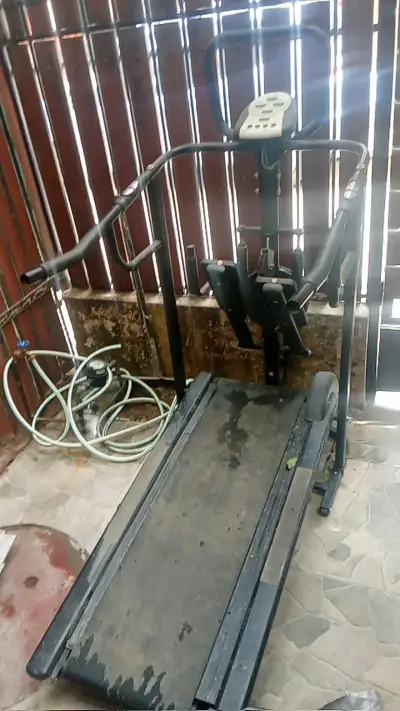 Caminadora eléctrica plegable con monitor - miniatura 2