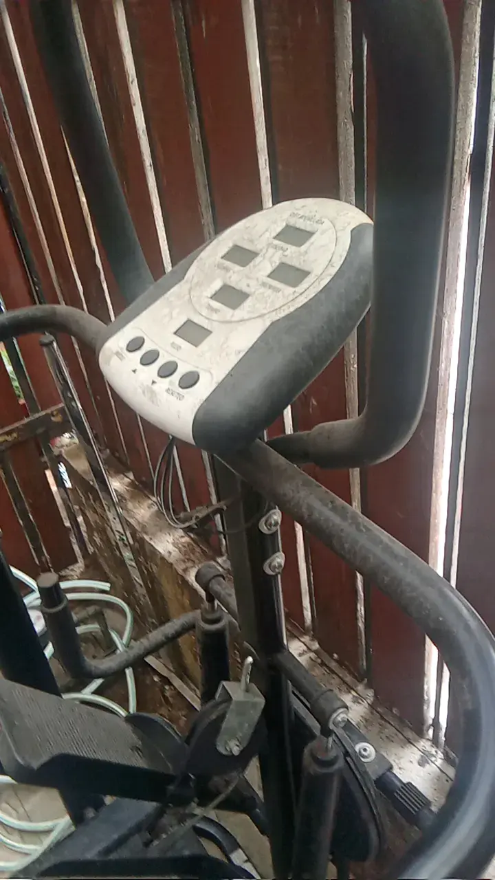 Caminadora eléctrica plegable con monitor - 5