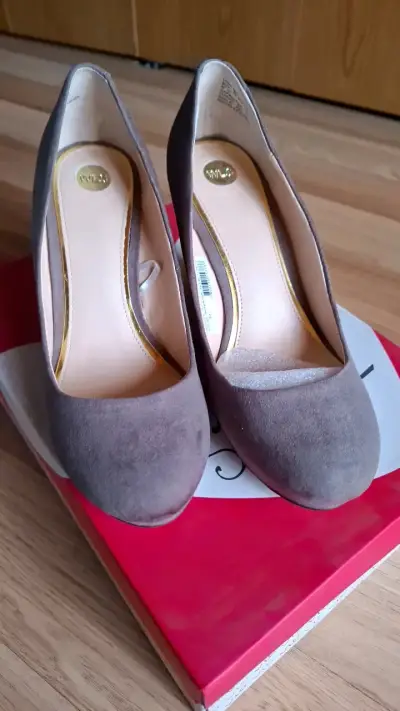 Zapatos de tacón color marrón musgo talla 37 - miniatura 1