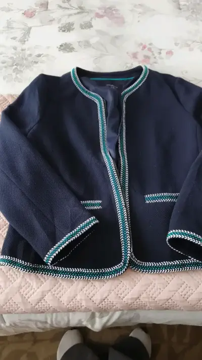 Chaqueta azul marino con detalles tejidos - miniatura 1