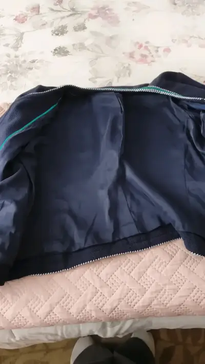 Chaqueta azul marino con detalles tejidos - miniatura 2