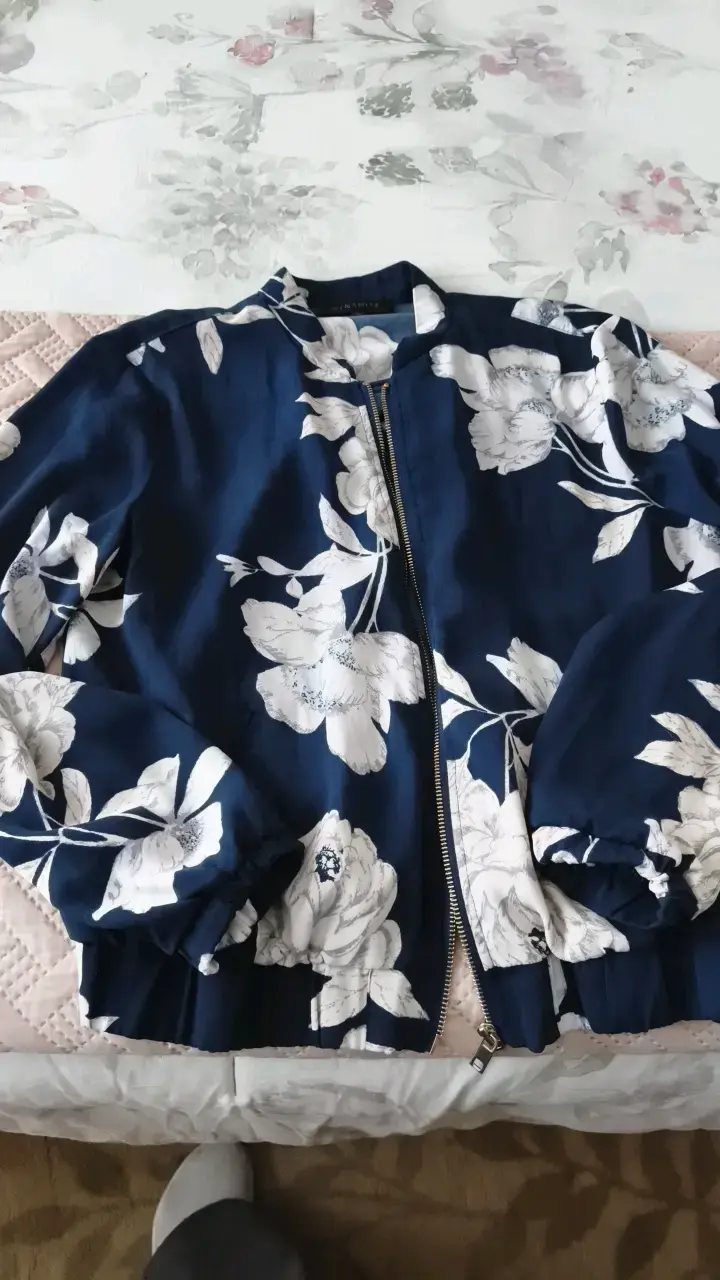 Chaqueta bomber floral azul para mujer - 1