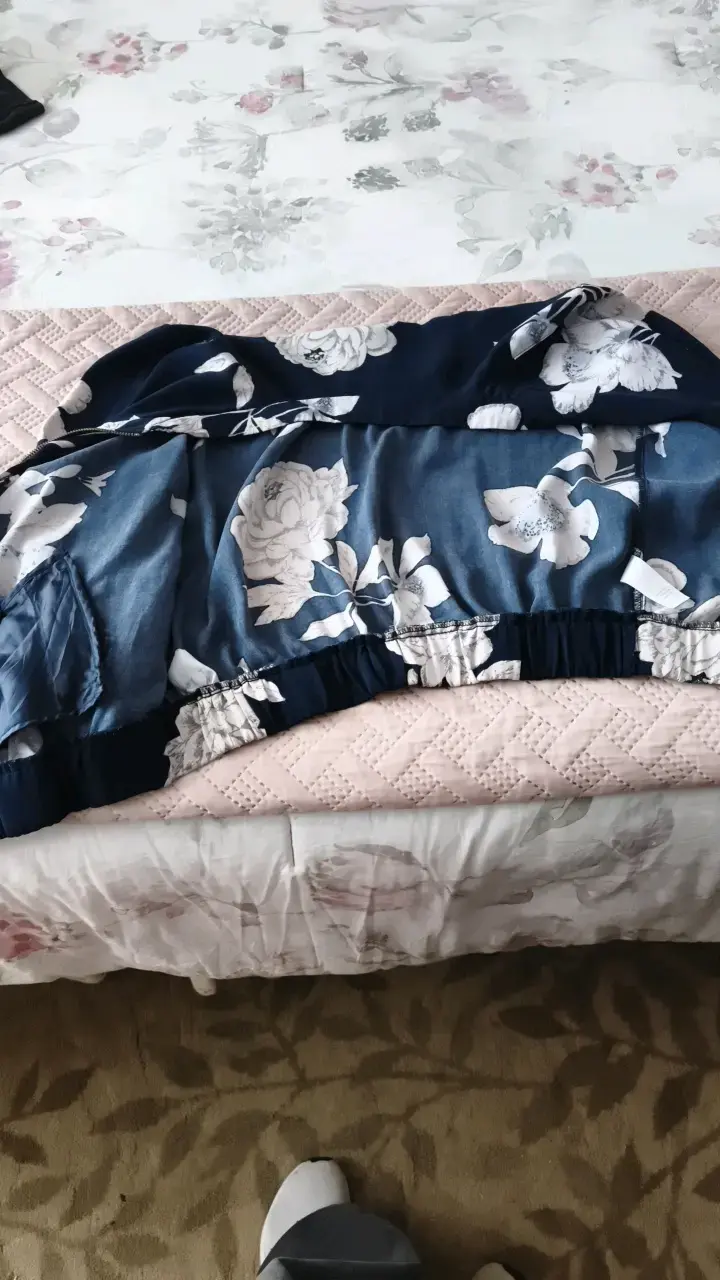 Chaqueta bomber floral azul para mujer - 2