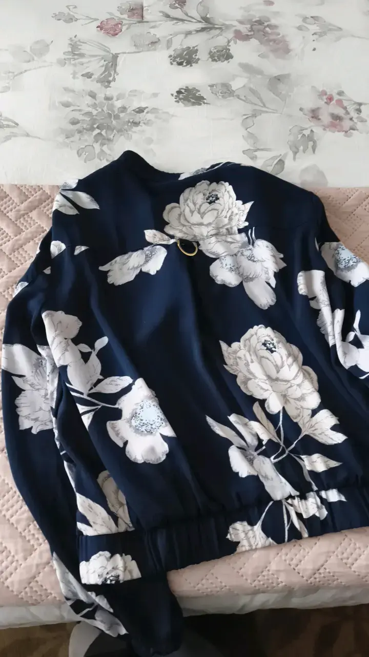 Chaqueta bomber floral azul para mujer - 3