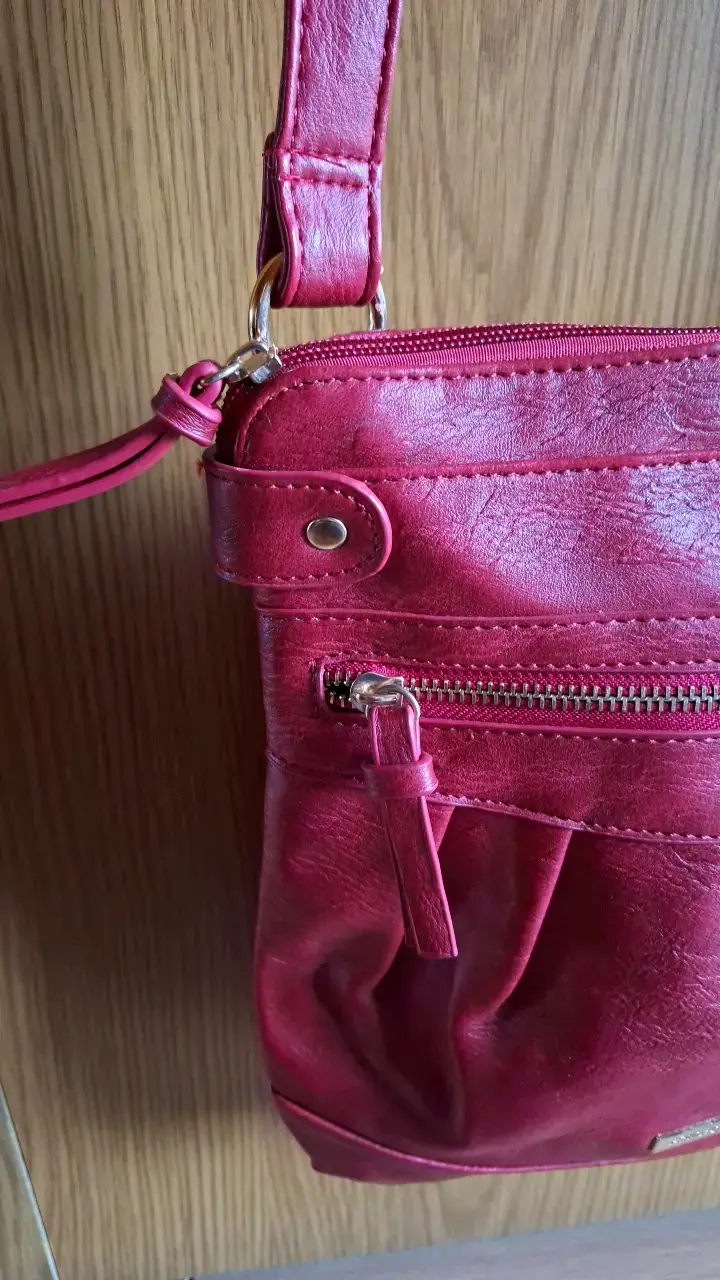 Cartera bandolera roja de cuero sintético - 3