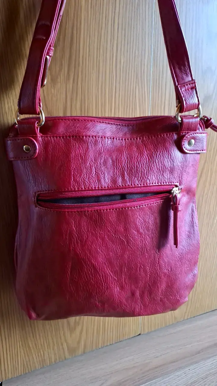 Cartera bandolera roja de cuero sintético - 4