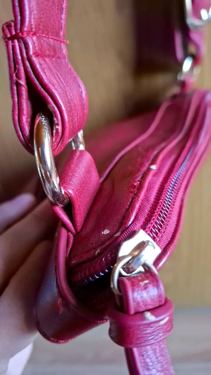 Cartera bandolera roja de cuero sintético - 6