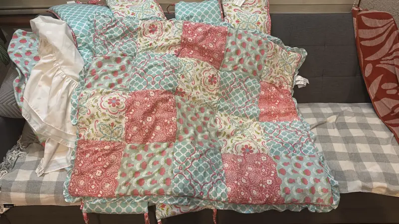 Set de ropa de cama infantil con diseño floral - 1