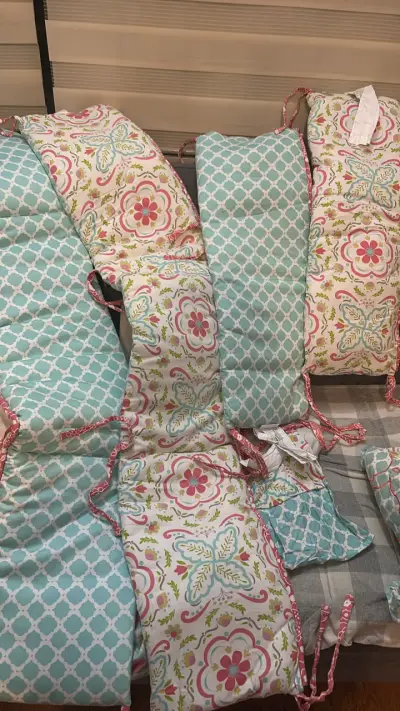 Set de ropa de cama infantil con diseño floral - miniatura 2