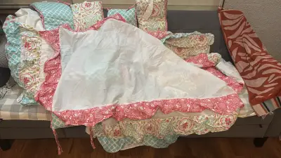 Set de ropa de cama infantil con diseño floral - miniatura 3