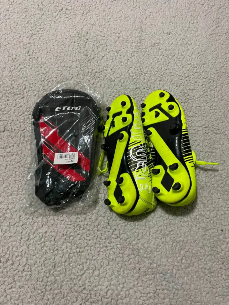 Zapatos de fútbol Puma amarillos con espinilleras ETO'O - 1