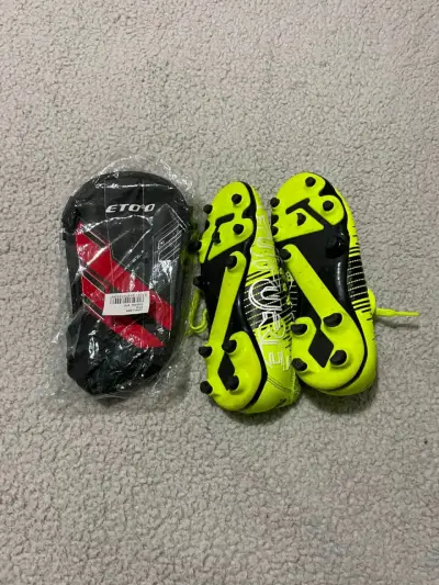 Zapatos de fútbol Puma amarillos con espinilleras ETO'O - miniatura 1