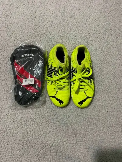 Zapatos de fútbol Puma amarillos con espinilleras ETO'O - miniatura 2