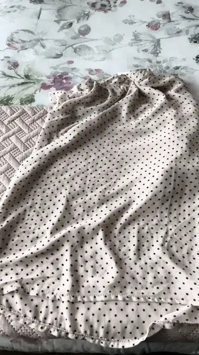 Blusa beige con lunares negros - miniatura 2