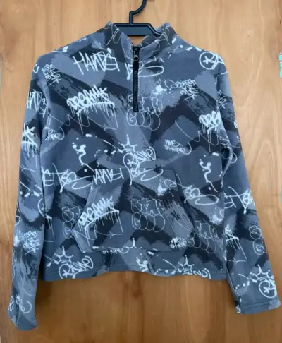 Polerón de polar con diseño grafiti gris - miniatura 1