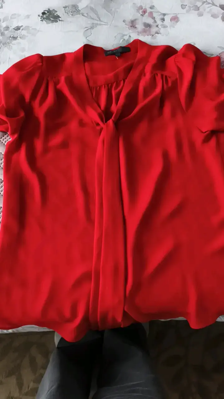 Blusa roja de mujer con lazo - 1