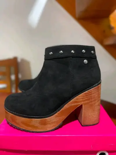 Botines negros de gamuza con plataforma de madera - miniatura 1