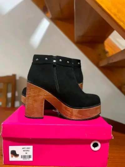 Botines negros de gamuza con plataforma de madera - miniatura 2