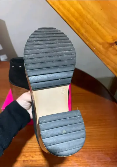 Botines negros de gamuza con plataforma de madera - miniatura 3