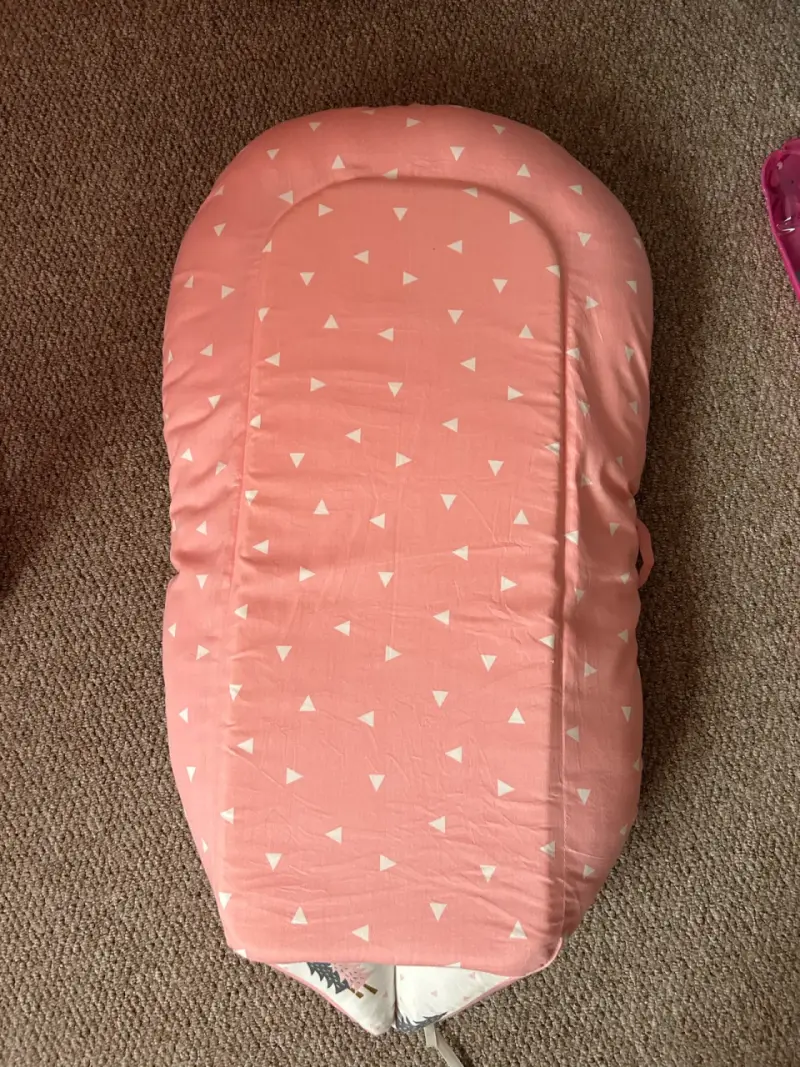 Cuna nido para bebé rosa con diseño de árboles - 2