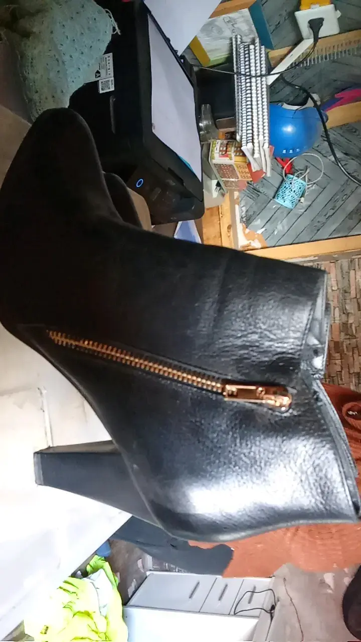 Botines de cuero negro con tacón alto - 2