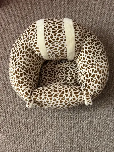 Asiento de apoyo para bebé con diseño de jirafa - miniatura 1