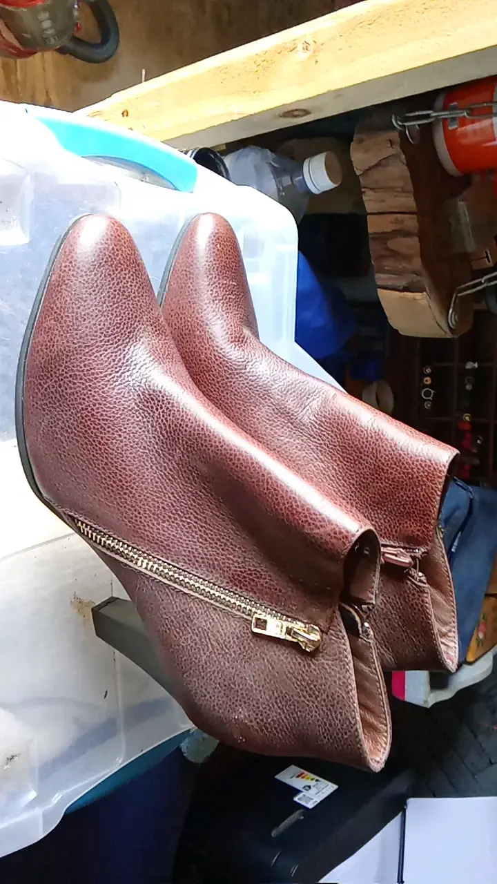Botines de cuero marrón con tacón alto - 2