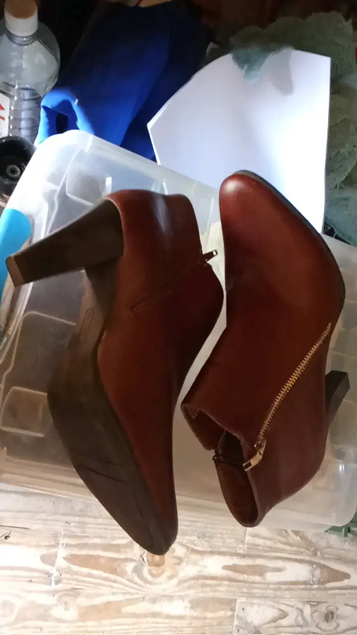Botines de cuero marrón con tacón alto - 4