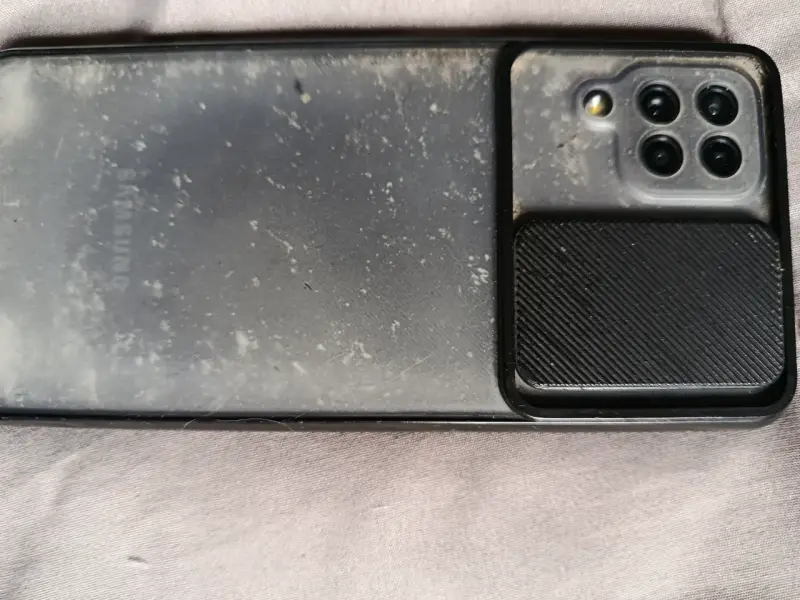 Smartphone con doble cámara trasera en buen estado - 2
