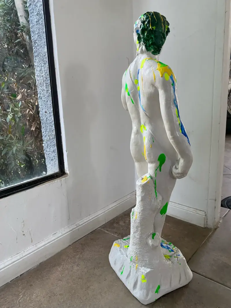 Estatua de David con pintura por Milk Heaven - 2