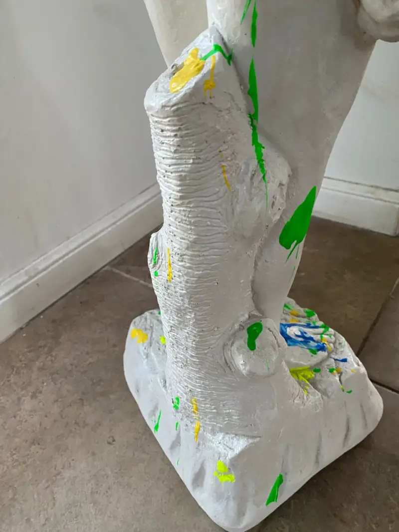 Estatua de David con pintura por Milk Heaven - 4